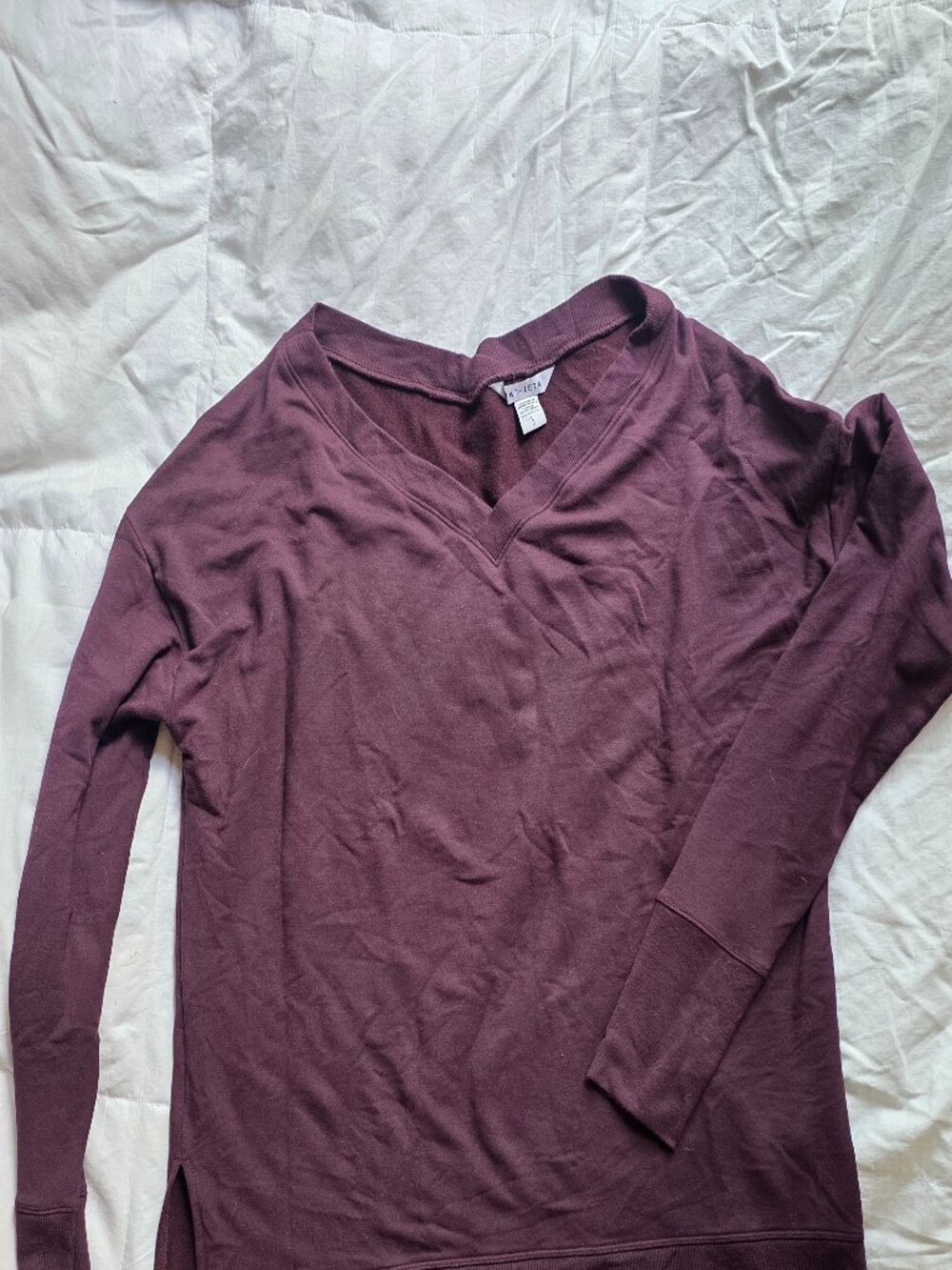 Athleta Plum Seasoft V-Neck Sweater - L - NWOT